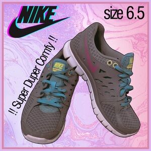 comfy af grey NIKE SNEAKERS size 6.5